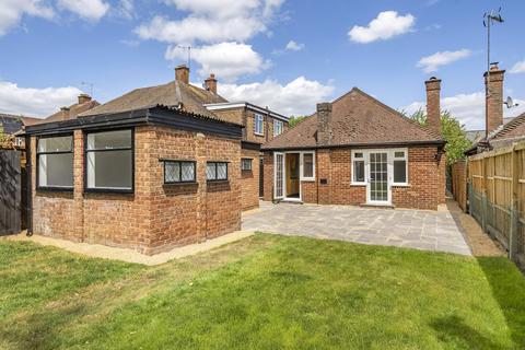3 bedroom bungalow to rent, Tylehost, Guildford GU2