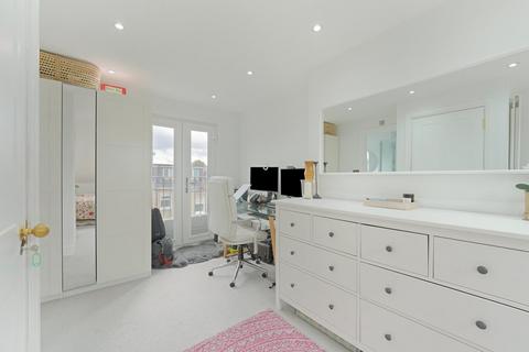 19 Balfour Road, London, W13 9TN