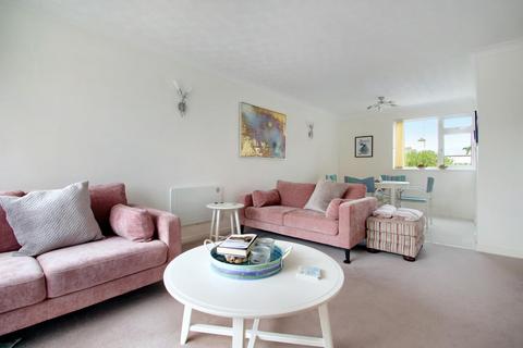 2 bedroom flat for sale, The Esplanade, Frinton-on-Sea CO13