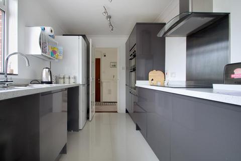2 bedroom flat for sale, The Esplanade, Frinton-on-Sea CO13