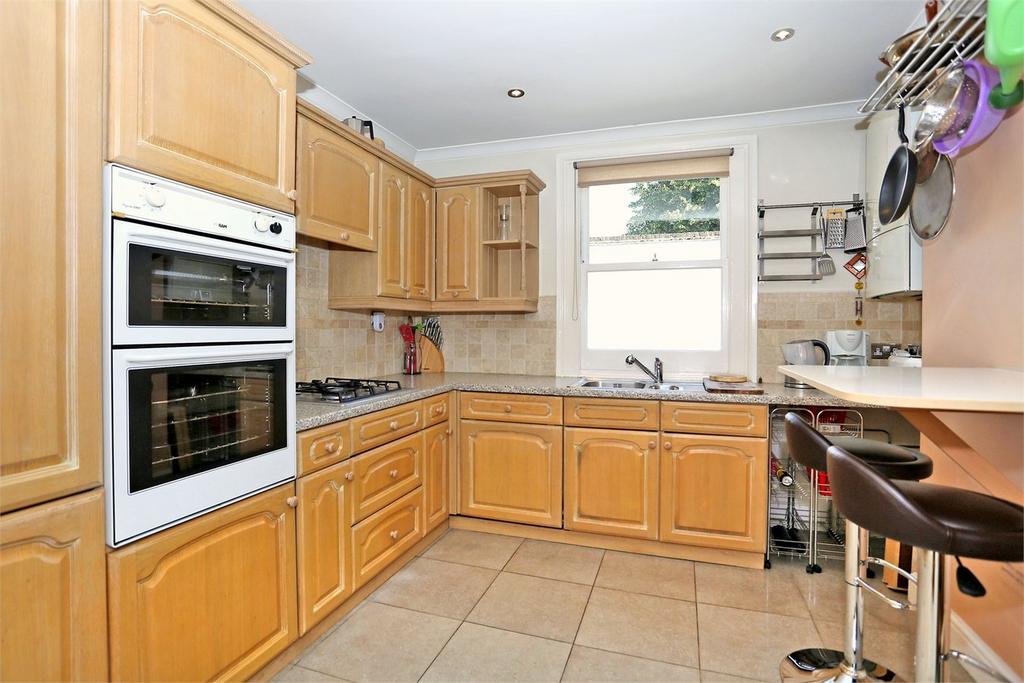 King Street, Hammersmith W6 3 bed flat to rent £2,999 pcm (£692 pw)