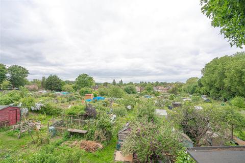 14 Wellington Place, London, N2 0PN