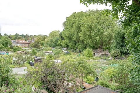 14 Wellington Place, London, N2 0PN