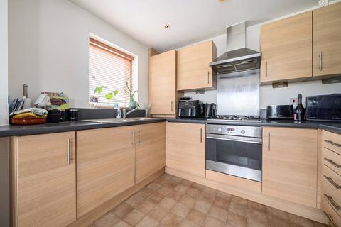 30 Dulcie Close, Greenhithe, DA9 9UL