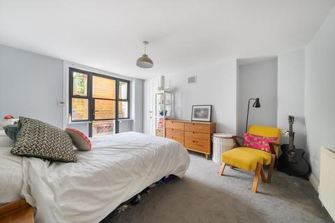 1 bedroom flat for sale, Gresham Road, Brixton