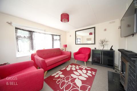 1 bedroom park home for sale, Woodside Park Homes, Woodside, Luton, Bedfordshire, LU1