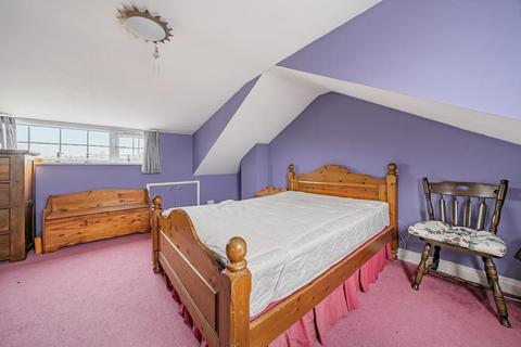 4 bedroom semi-detached bungalow to rent, Sun Crescent,  Oakley,  HP18