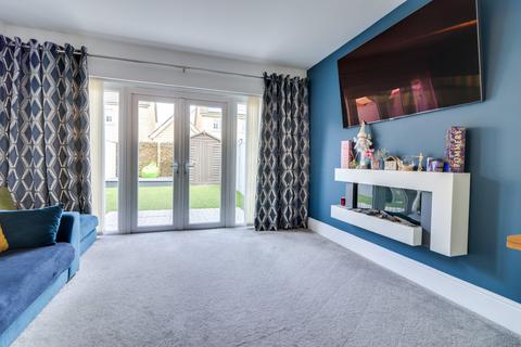 3 bedroom terraced house for sale, Mackintosh Close, Horsforth, Leeds, West Yorkshire, LS18