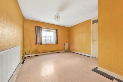1 bedroom flat for sale, Whitley Close, Stanwell, Staines-upon-Thames, Surrey, TW19 7EZ