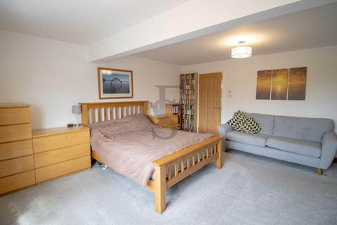 16 Elliot Close, Whetstone, Leicester, LE8 6QX
