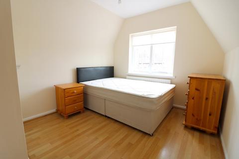 4 bedroom flat to rent, Old Oak Common Lane, London, W3