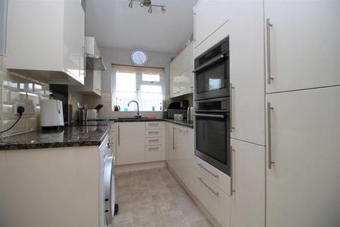 2 bedroom bungalow for sale, Glengarry, New Milton, Hampshire, BH25