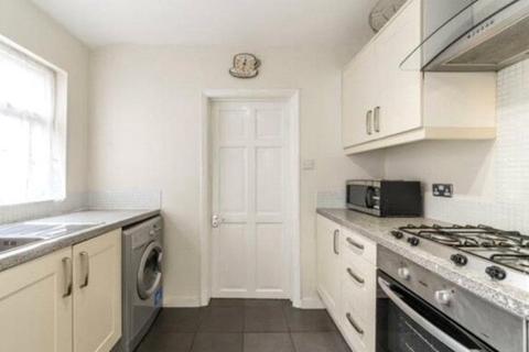2 bedroom house to rent, Braemar Road, Brentford, TW8
