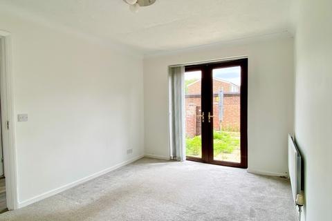 4 bedroom house to rent, Hanbury Walk, Bexley