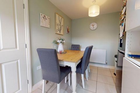 3 bedroom end of terrace house for sale, Grants Hill Way, Woodford Halse, Northamptonshire NN11 3FJ