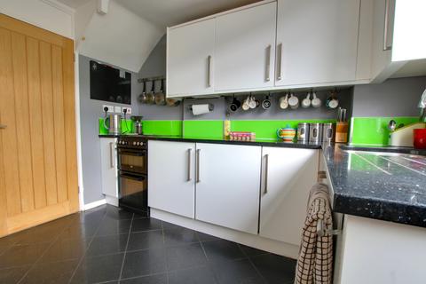 2 bedroom end of terrace house for sale, SHOLING! TWO DOUBLE BEDROOMS! GORGEOUS LOUNGE/DINER!