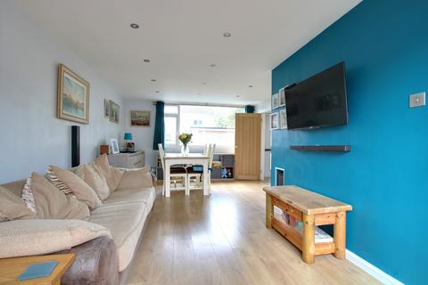 2 bedroom end of terrace house for sale, SHOLING! TWO DOUBLE BEDROOMS! GORGEOUS LOUNGE/DINER!