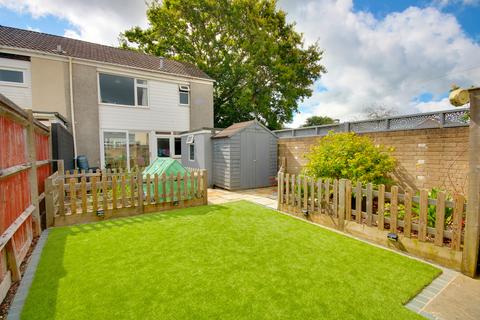 2 bedroom end of terrace house for sale, SHOLING! TWO DOUBLE BEDROOMS! GORGEOUS LOUNGE/DINER!