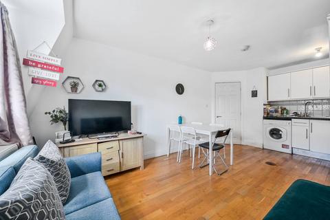 2 bedroom flat for sale, Cornerstone Court, Hemming Street, Bethnal Green, London, E1