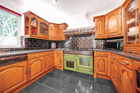 4 bedroom semi-detached house for sale, Aspen Gardens, Surrey CR4