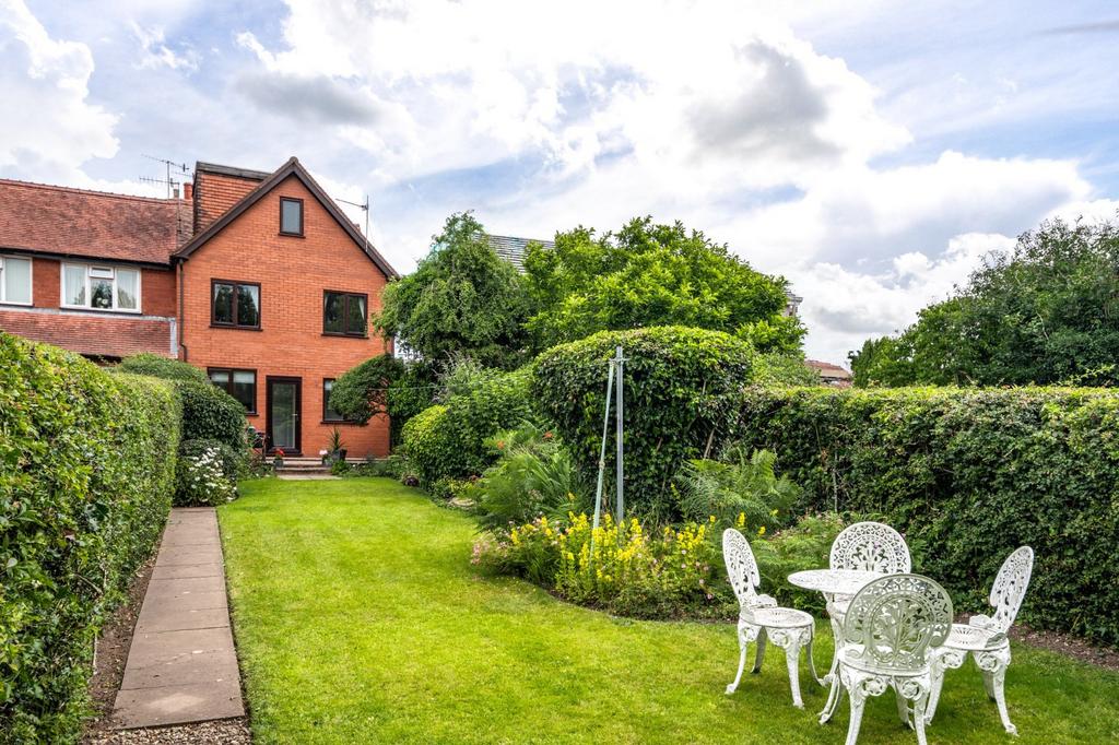 Golden Cross Lane, Catshill... 4 bed semidetached house for sale £