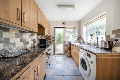 15 Oakfields, Guildford, GU3 3AS