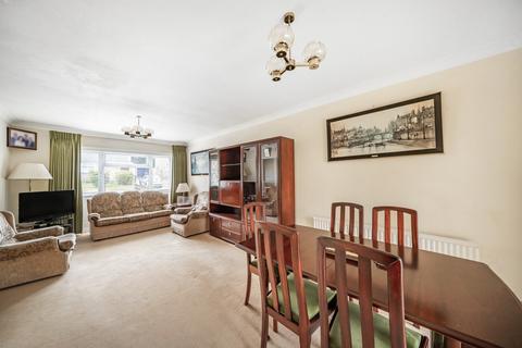 15 Oakfields, Guildford, GU3 3AS