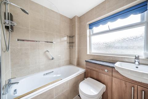 15 Oakfields, Guildford, GU3 3AS