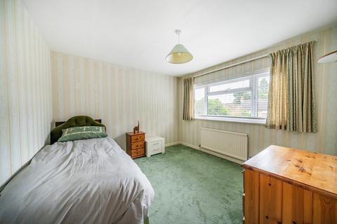15 Oakfields, Guildford, GU3 3AS