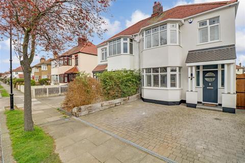 3 bedroom semi-detached house to rent, Huntingdon Road, Southend-on-sea, SS1