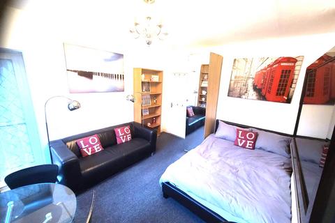 2 bedroom flat to rent, Kings Road, London SW10