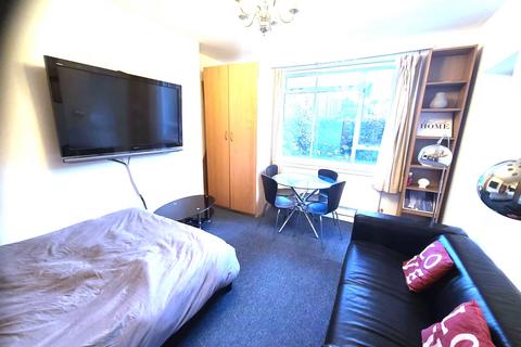 2 bedroom flat to rent, Kings Road, London SW10