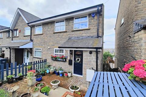 3 bedroom end of terrace house for sale, Claremount Road, Halifax HX3