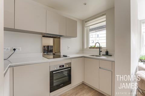 1 bedroom flat for sale, Ossulstone Court, Arnos Grove, N11