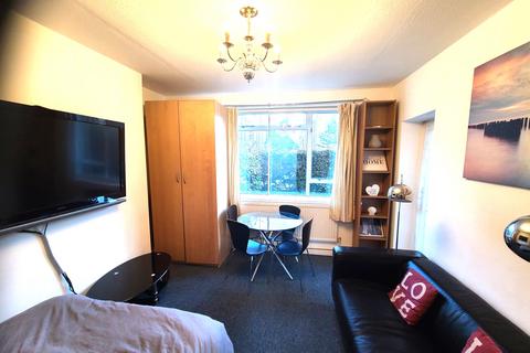 4 bedroom flat to rent, Kings Road, London SW10