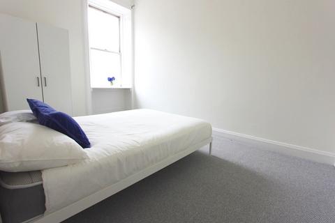 2 bedroom flat to rent, Gorgie Road, Edinburgh EH11