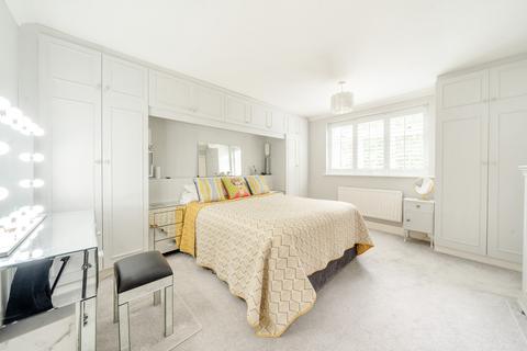 3 bedroom flat for sale, Park Lawn, Slough, SL2