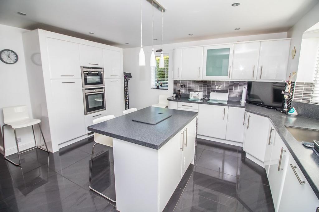 Kitchen pic 2