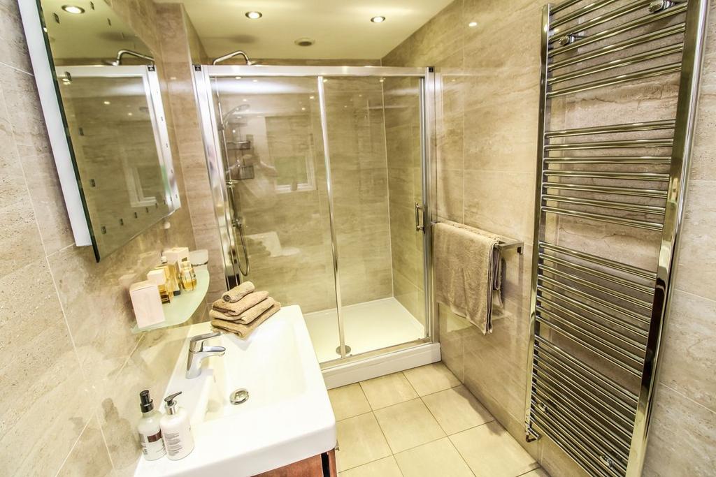 En suite pic 2