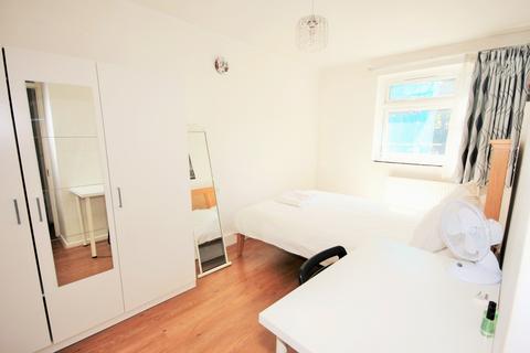 3 bedroom flat to rent, Hunton Street, E1 5HF