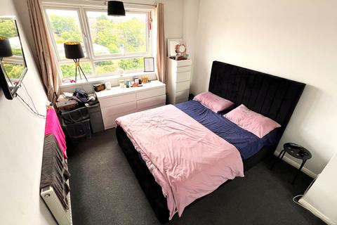 2 bedroom flat to rent, Redbridge Lane East, Ilford IG4