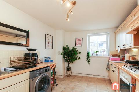 7/12 Powderhall Brae, Edinburgh, EH7 4GE