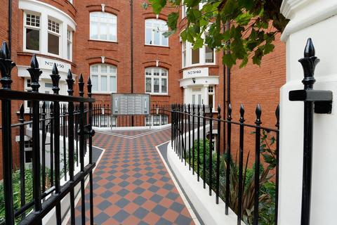 3 bedroom flat to rent, HAMLET GARDENS, Ravenscourt Park, London, W6