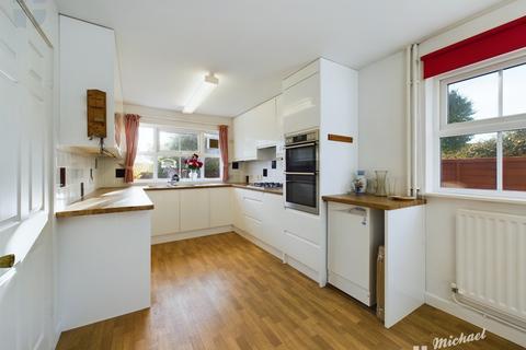4 bedroom detached house to rent, Hales Croft, Aylesbury