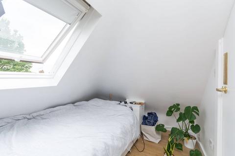 Studio to rent, Noel Road, West Acton, London, W3