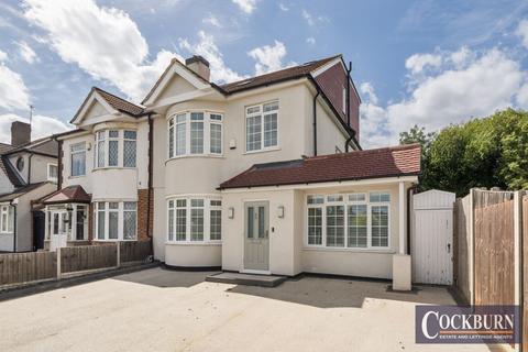 2 Leysdown Road, London, SE9 3LT