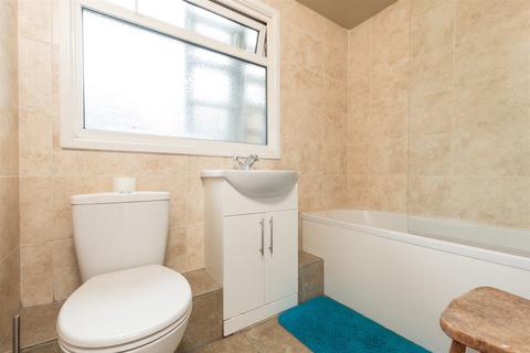 64 Dickens Road, Gravesend, DA12 2JZ