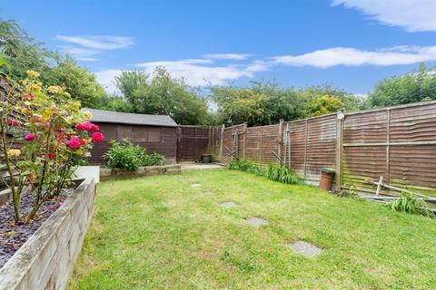 64 Dickens Road, Gravesend, DA12 2JZ