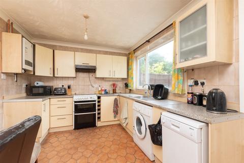 64 Dickens Road, Gravesend, DA12 2JZ