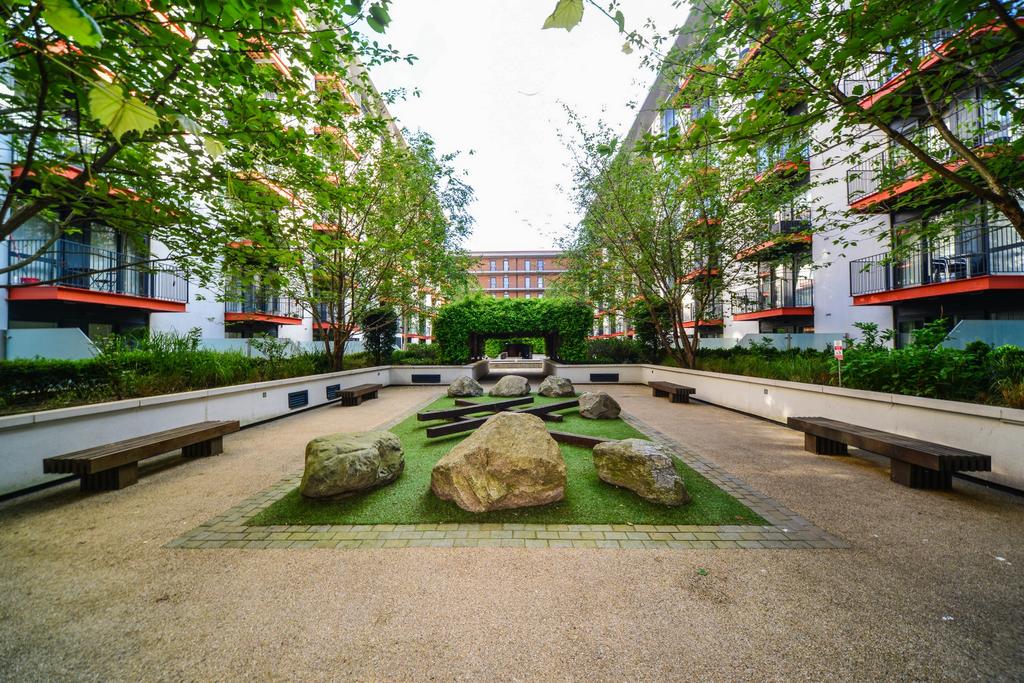 Major Draper Street, London SE18 1 bed apartment - £1,700 pcm (£392 pw)